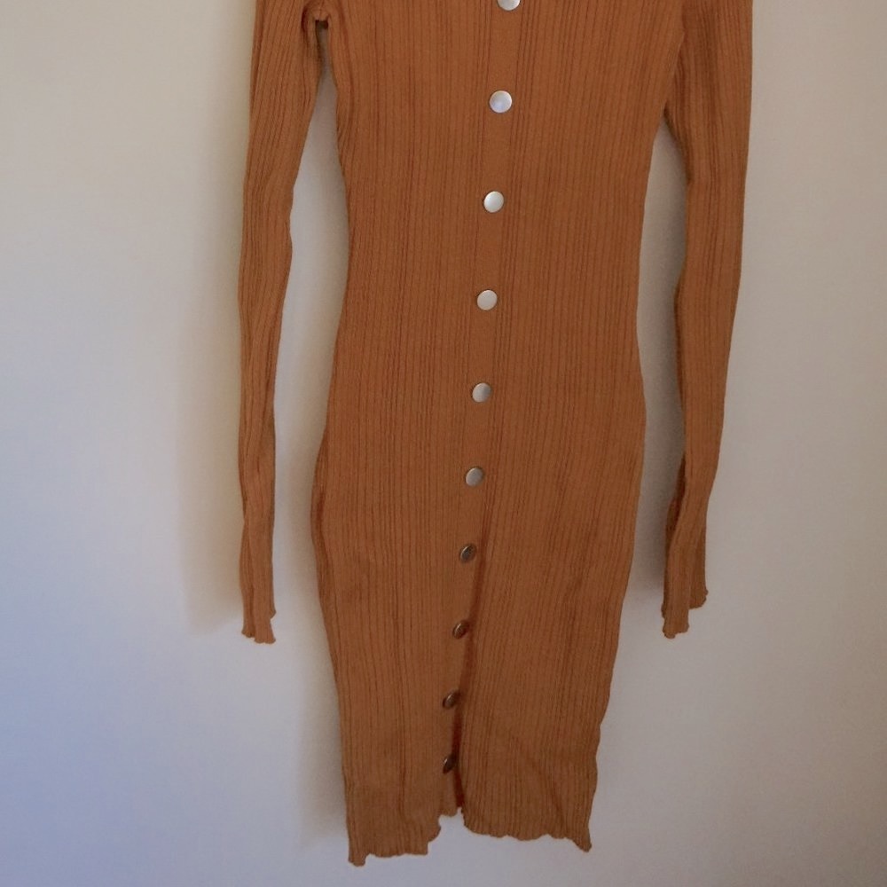 NWOT Bodycon Dress W/ Buttons